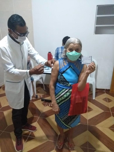 VACINAÇÃO CONTRA A COVID-19.