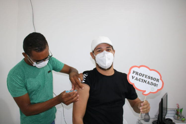 Vacinação COVID-19 - Profissionais da Educação.