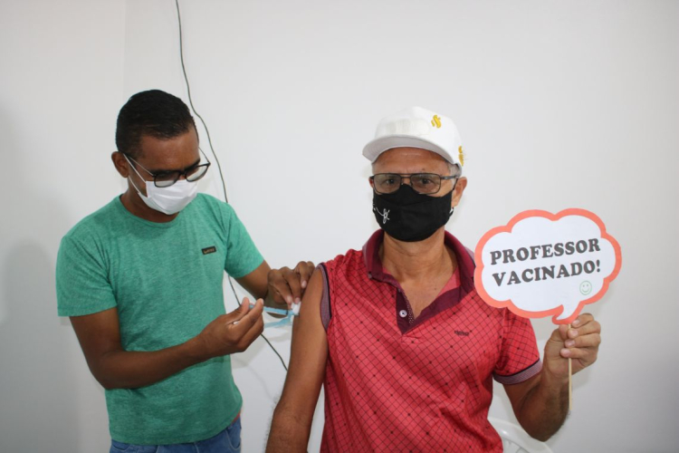 Vacinação COVID-19 - Profissionais da Educação.