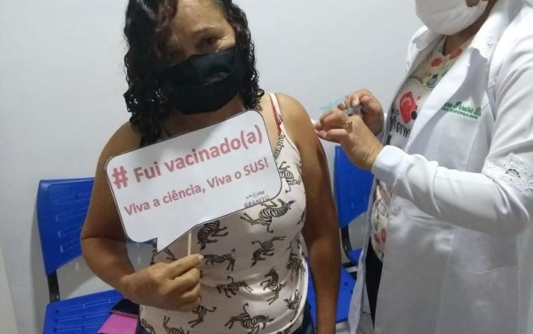 VACINAÇÃO CONTRA A COVID-19.