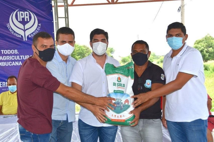 Granito recebeu nesta quinta-feira (17) sementes do programa Campo Novo, desenvolvido pelo IPA.