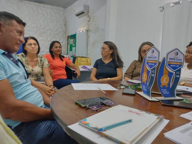 Reunião Extraordinária na Secretaria de Educação: com os diretores e diretoras recém-empossados e a equipe da SEDUC.