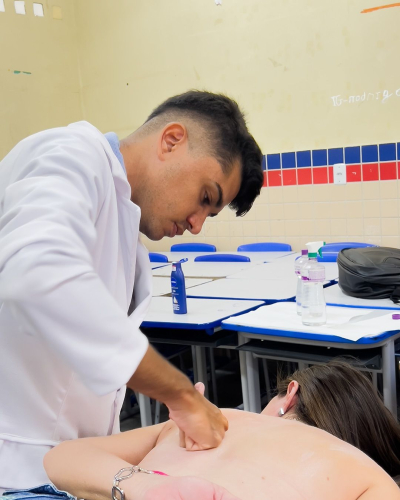 “Florescer Azul: Um Café com Amor” celebra inclusão e afeto em Granito
