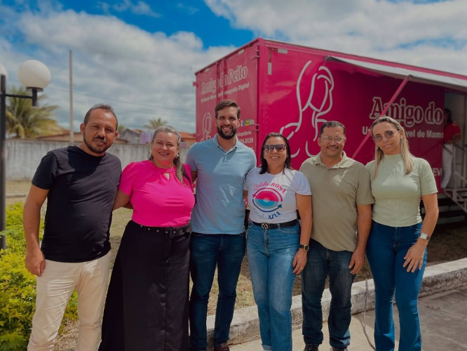 Carreta do “Amigos do Peito” realiza atendimentos em Granito