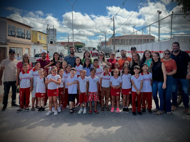 Granito realiza ação de arborização na Avenida José Saraiva Xavier com ampla participação da comunidade