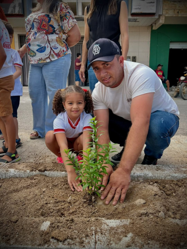Granito realiza ação de arborização na Avenida José Saraiva Xavier com ampla participação da comunidade