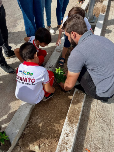 Granito realiza ação de arborização na Avenida José Saraiva Xavier com ampla participação da comunidade
