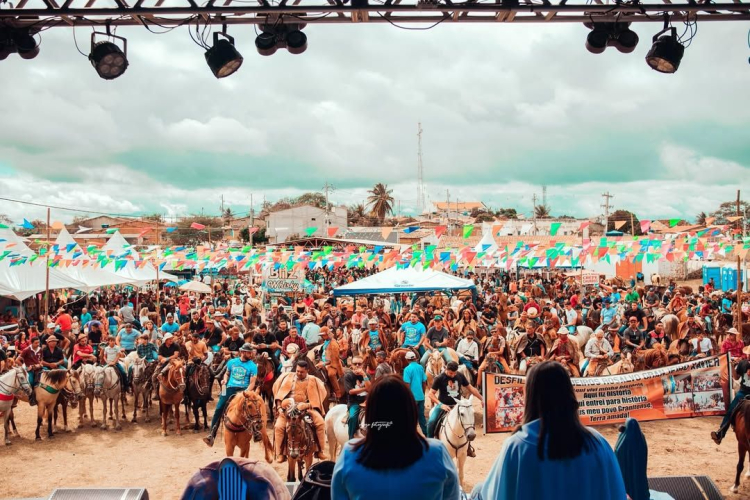 Cavalgada Rosalvo Xavier emociona público na programação do São João 2025 em Granito