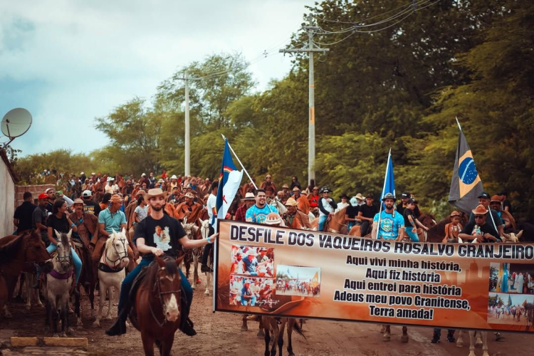 Cavalgada Rosalvo Xavier emociona público na programação do São João 2025 em Granito
