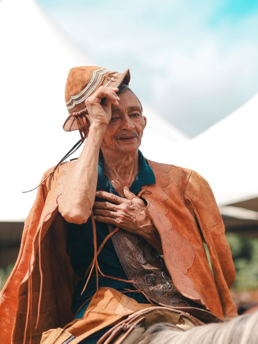 Cavalgada Rosalvo Xavier emociona público na programação do São João 2025 em Granito